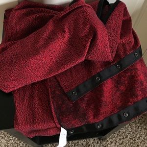 Lululemon red and black scarf w/arm holes EUC